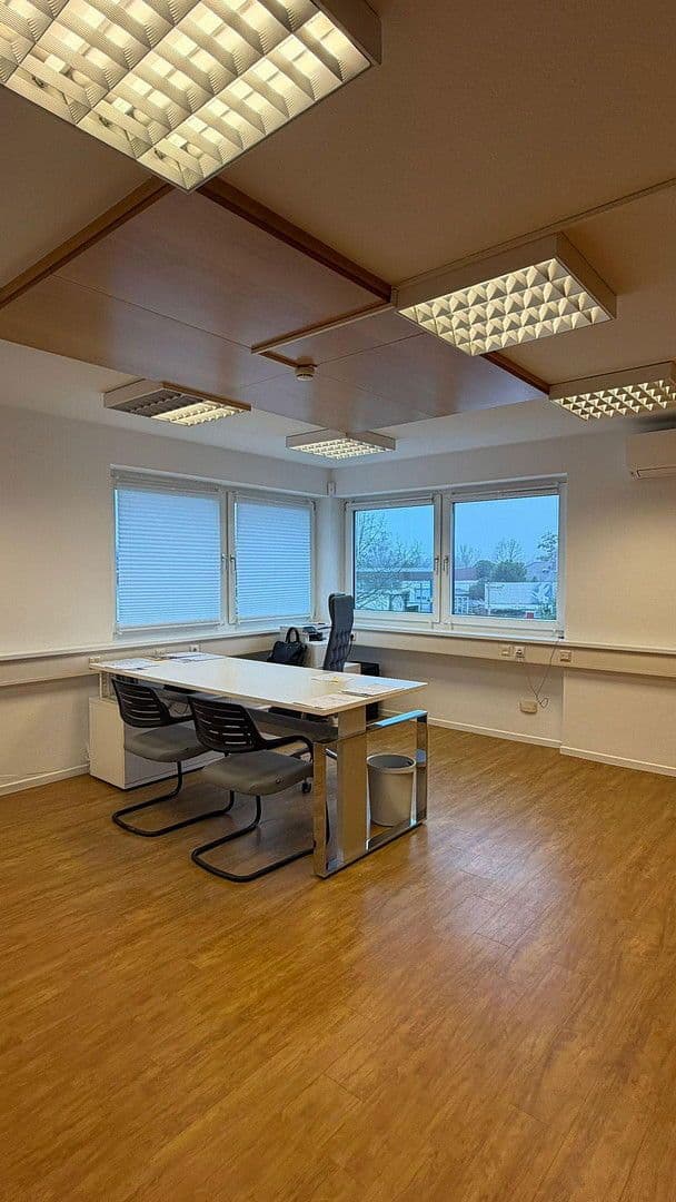 Prenájom kancelárie 932 m², Fußgönheim, Porýnie-Falcko Prenájom kancelárie 932 m², Fußgönheim, Porýnie-Falcko