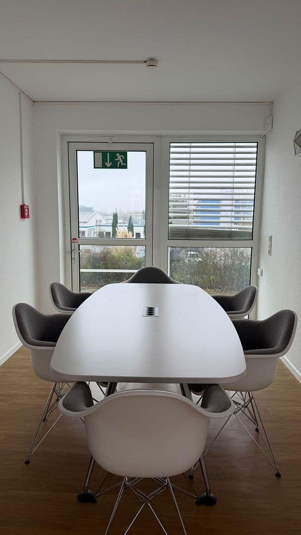 Prenájom kancelárie 932 m², Fußgönheim, Porýnie-Falcko Prenájom kancelárie 932 m², Fußgönheim, Porýnie-Falcko