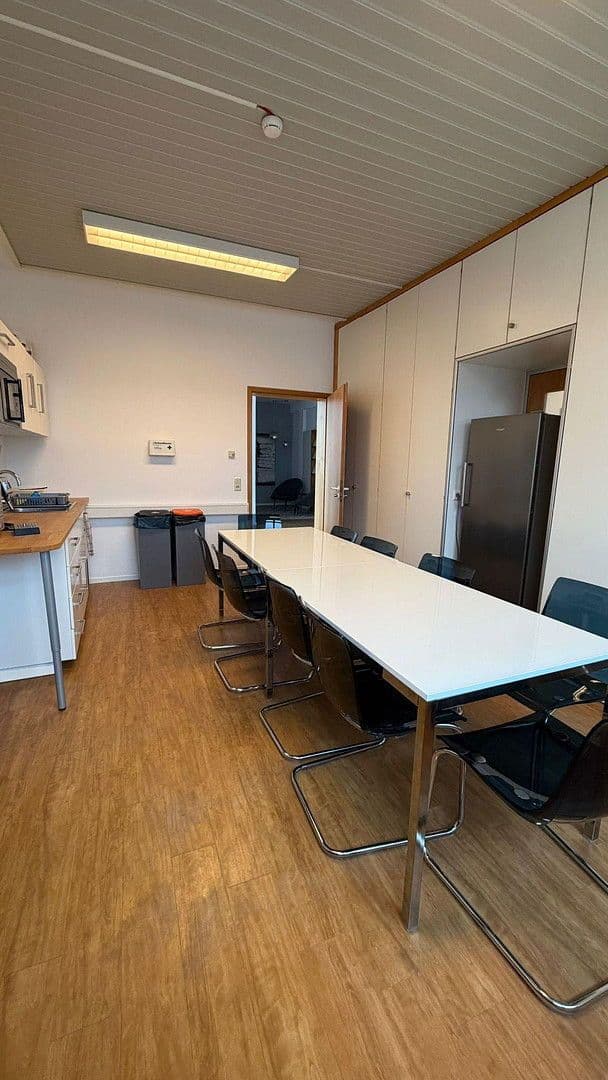 Prenájom kancelárie 932 m², Fußgönheim, Porýnie-Falcko Prenájom kancelárie 932 m², Fußgönheim, Porýnie-Falcko