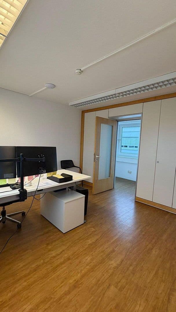 Prenájom kancelárie 932 m², Fußgönheim, Porýnie-Falcko Prenájom kancelárie 932 m², Fußgönheim, Porýnie-Falcko