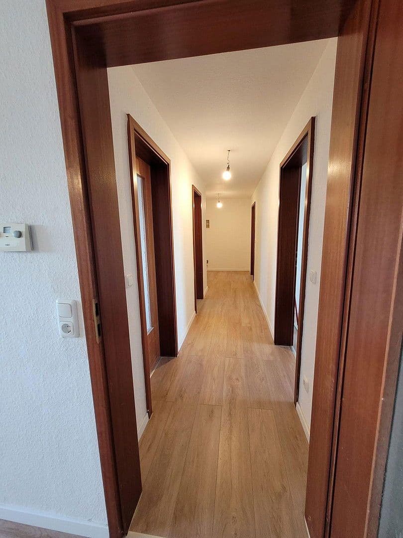 Prenájom bytu 3-izbový 90 m², Buschhausener Straße 72, Oberhausen, Severné Porýnie - Westfálsko Prenájom bytu 3-izbový 90 m², Buschhausener Straße 72, Oberhausen, Severné Porýnie - Westfálsko