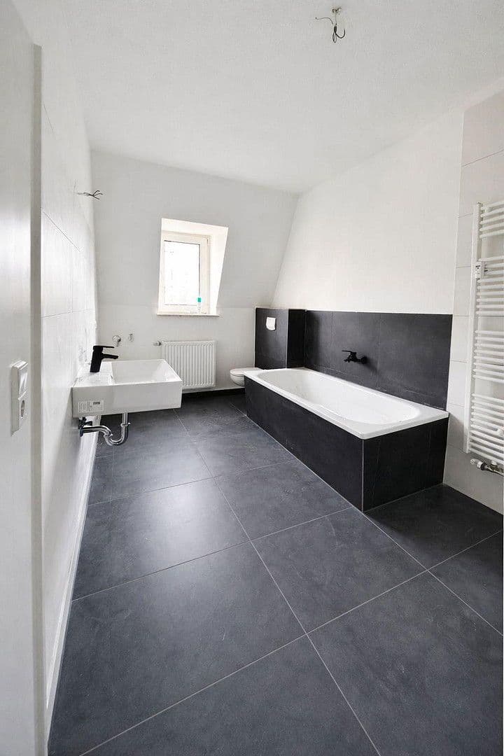 Prenájom bytu 3-izbový 71 m², Äußere Crimmitschauer Straße 33, Meerane, Sasko Prenájom bytu 3-izbový 71 m², Äußere Crimmitschauer Straße 33, Meerane, Sasko