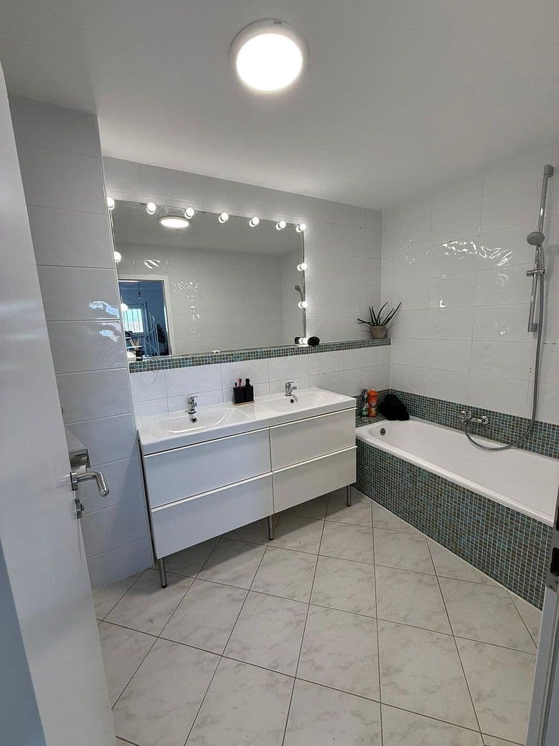 Predaj bytu 4-izbový 100 m², Baden Baden, Bádensko-Wurttembersko Predaj bytu 4-izbový 100 m², Baden Baden, Bádensko-Wurttembersko