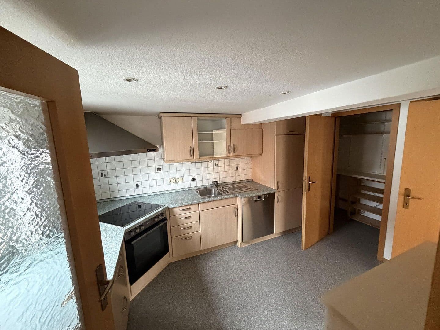 Prenájom bytu 4-izbový 107 m², Am Rübenstein 3, Ebsdorfergrund, Hesensko Prenájom bytu 4-izbový 107 m², Am Rübenstein 3, Ebsdorfergrund, Hesensko