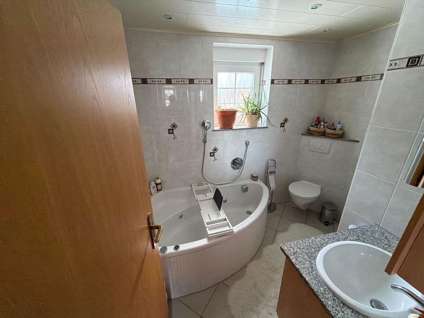 Prenájom bytu 4-izbový 107 m², Am Rübenstein 3, Ebsdorfergrund, Hesensko Prenájom bytu 4-izbový 107 m², Am Rübenstein 3, Ebsdorfergrund, Hesensko