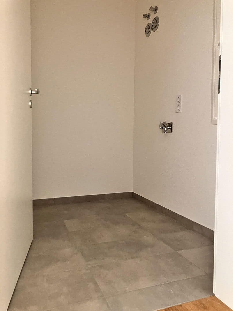 Prenájom bytu 3-izbový 108 m², Harthäuser Straße 18, Igersheim, Bádensko-Wurttembersko Prenájom bytu 3-izbový 108 m², Harthäuser Straße 18, Igersheim, Bádensko-Wurttembersko