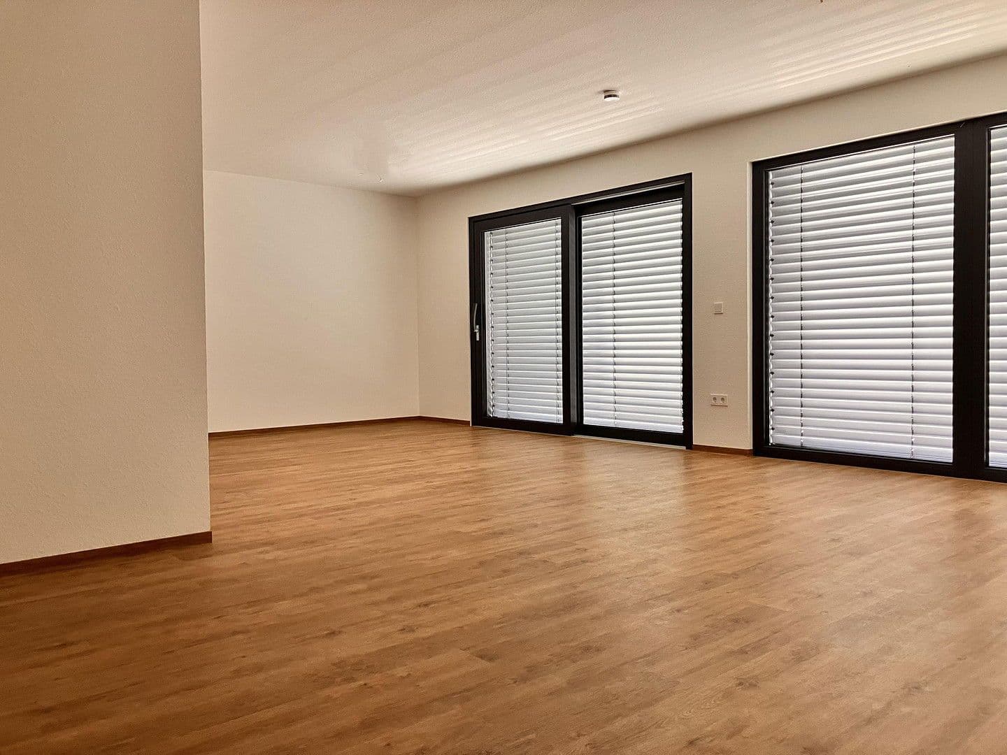 Prenájom bytu 3-izbový 108 m², Harthäuser Straße 18, Igersheim, Bádensko-Wurttembersko Prenájom bytu 3-izbový 108 m², Harthäuser Straße 18, Igersheim, Bádensko-Wurttembersko