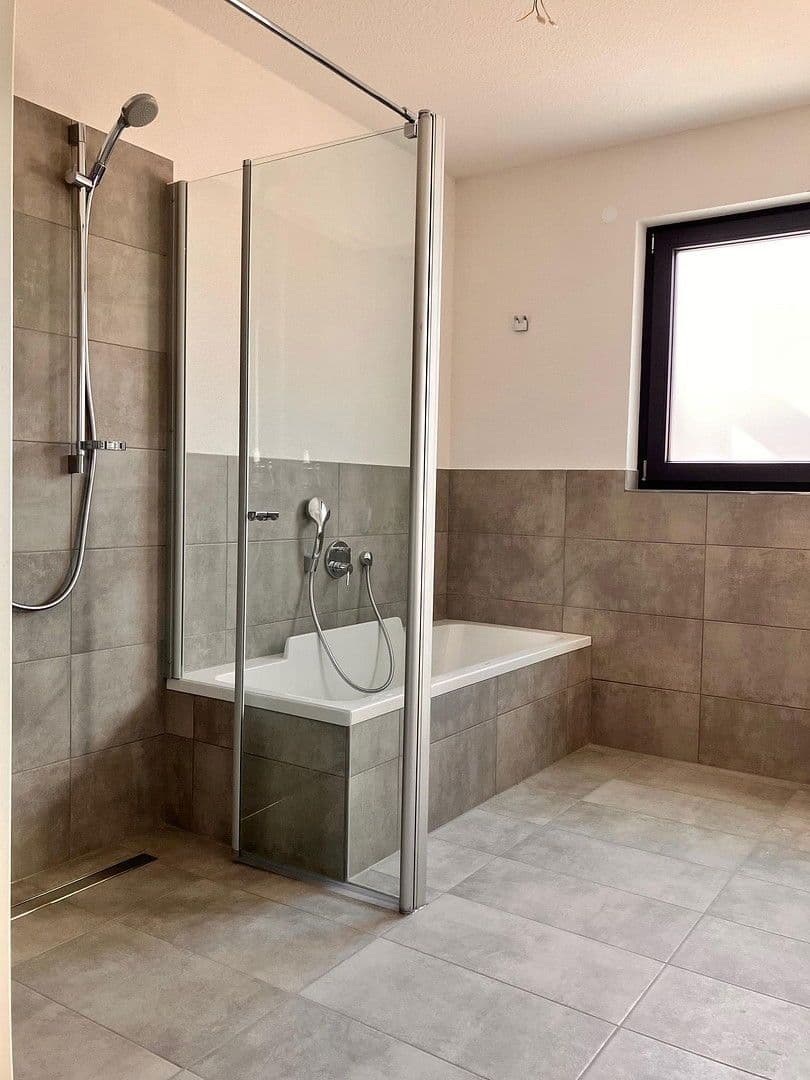 Prenájom bytu 3-izbový 108 m², Harthäuser Straße 18, Igersheim, Bádensko-Wurttembersko Prenájom bytu 3-izbový 108 m², Harthäuser Straße 18, Igersheim, Bádensko-Wurttembersko