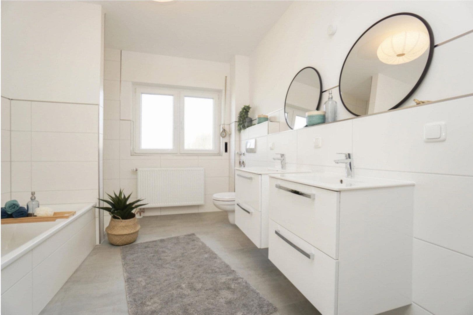 Predaj domu 315 m², pozemek 700 m², Mittelweg 45, Stuhr, Dolné Sasko Predaj domu 315 m², pozemek 700 m², Mittelweg 45, Stuhr, Dolné Sasko