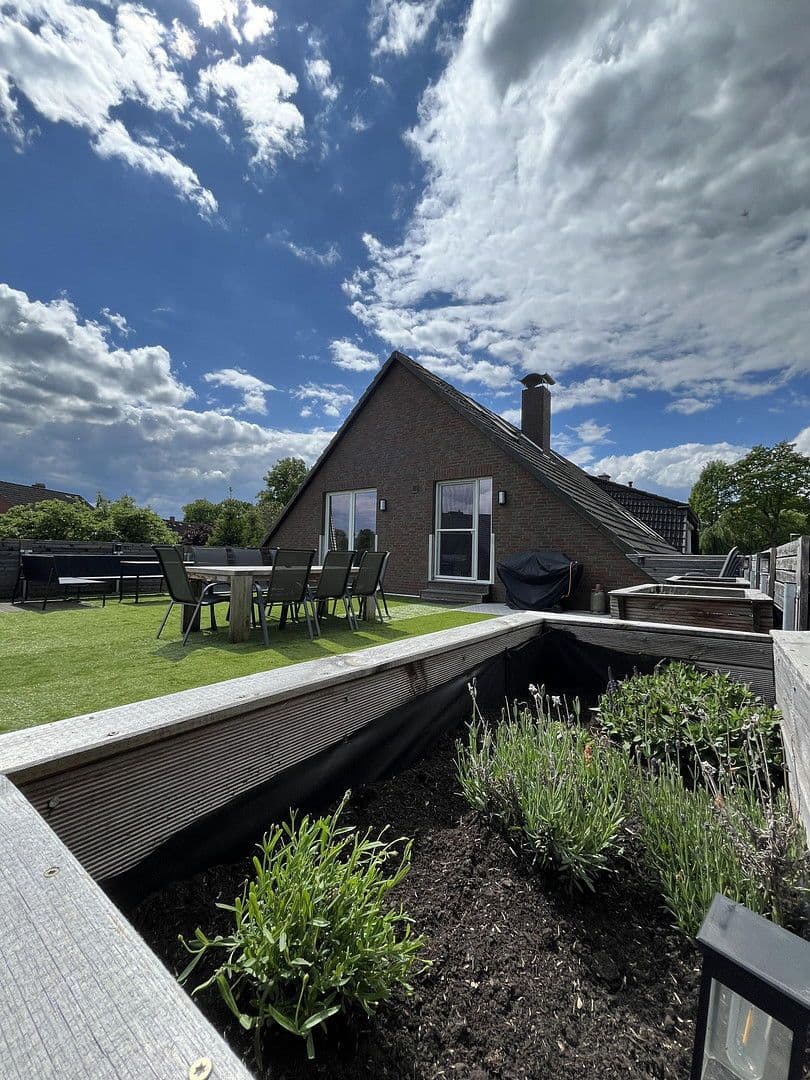 Predaj domu 315 m², pozemek 700 m², Mittelweg 45, Stuhr, Dolné Sasko Predaj domu 315 m², pozemek 700 m², Mittelweg 45, Stuhr, Dolné Sasko