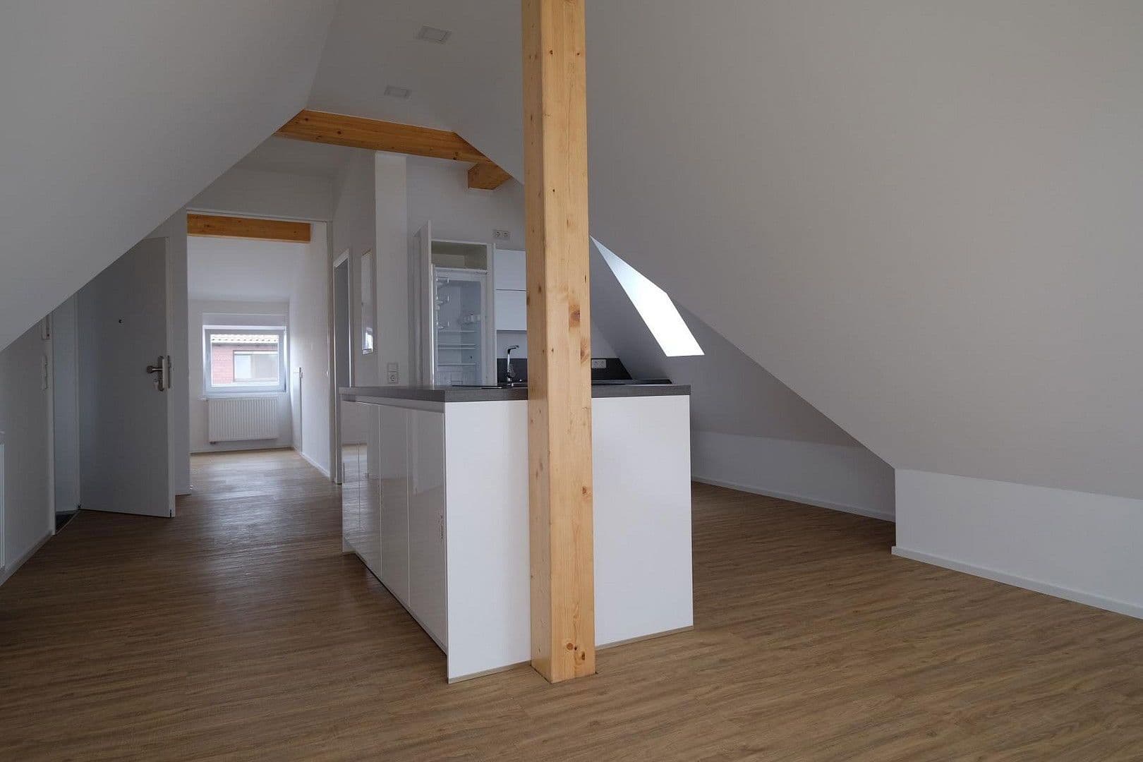 Prenájom bytu 2-izbový 90 m², Plattstraße, Flörsheim, Hesensko Prenájom bytu 2-izbový 90 m², Plattstraße, Flörsheim, Hesensko