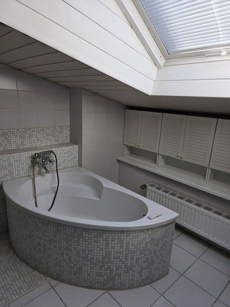 Prenájom domu 140 m², pozemek 230 m², Düsseldorf, Severné Porýnie - Westfálsko Prenájom domu 140 m², pozemek 230 m², Düsseldorf, Severné Porýnie - Westfálsko