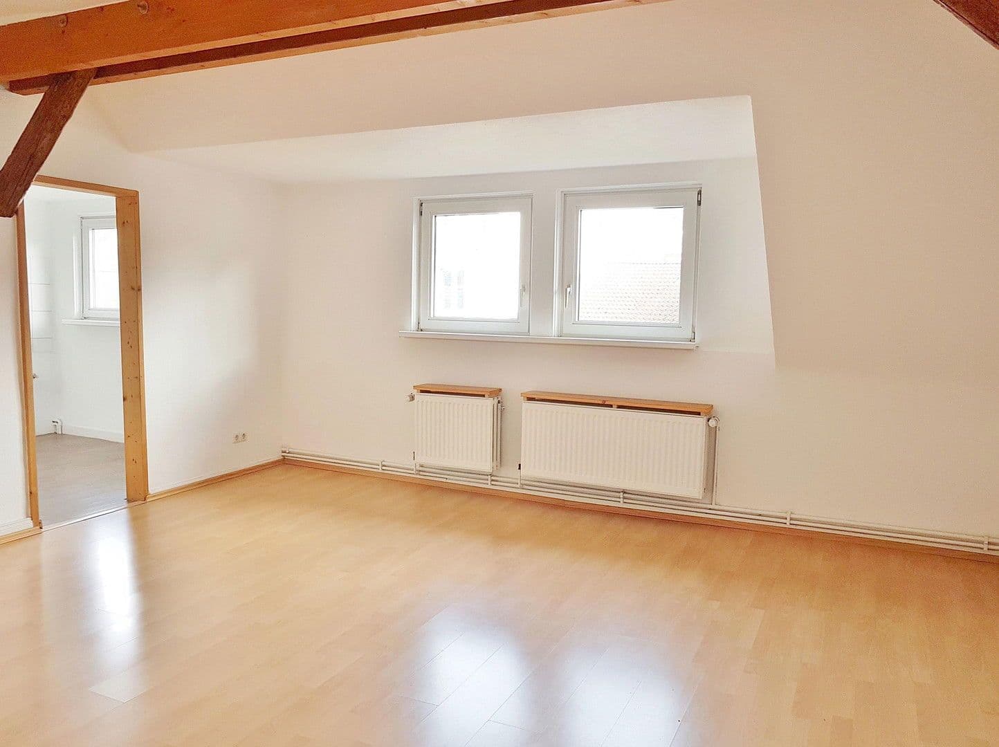 Prenájom bytu 4-izbový 135 m², Hildesheim, Dolné Sasko Prenájom bytu 4-izbový 135 m², Hildesheim, Dolné Sasko