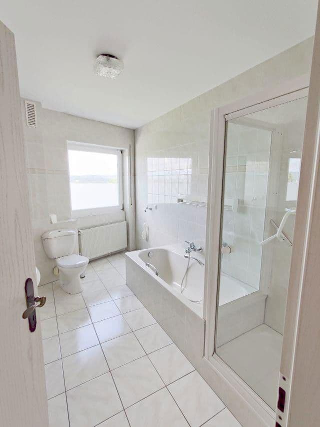 Prenájom bytu 3-izbový 96 m², Koblenz, Porýnie-Falcko Prenájom bytu 3-izbový 96 m², Koblenz, Porýnie-Falcko