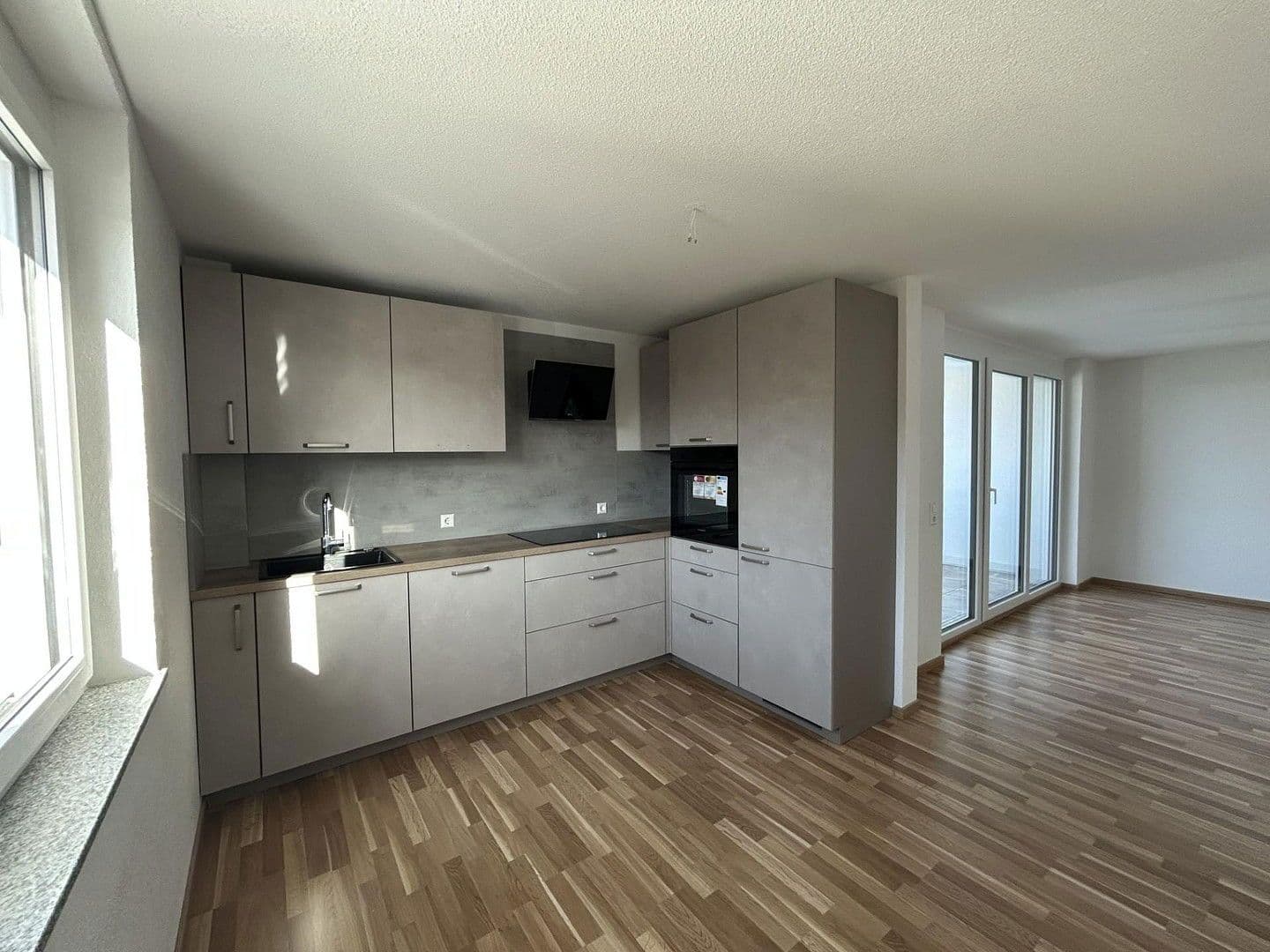 Prenájom bytu 3-izbový 84 m², Neuenburg am Rhein, Bádensko-Wurttembersko Prenájom bytu 3-izbový 84 m², Neuenburg am Rhein, Bádensko-Wurttembersko