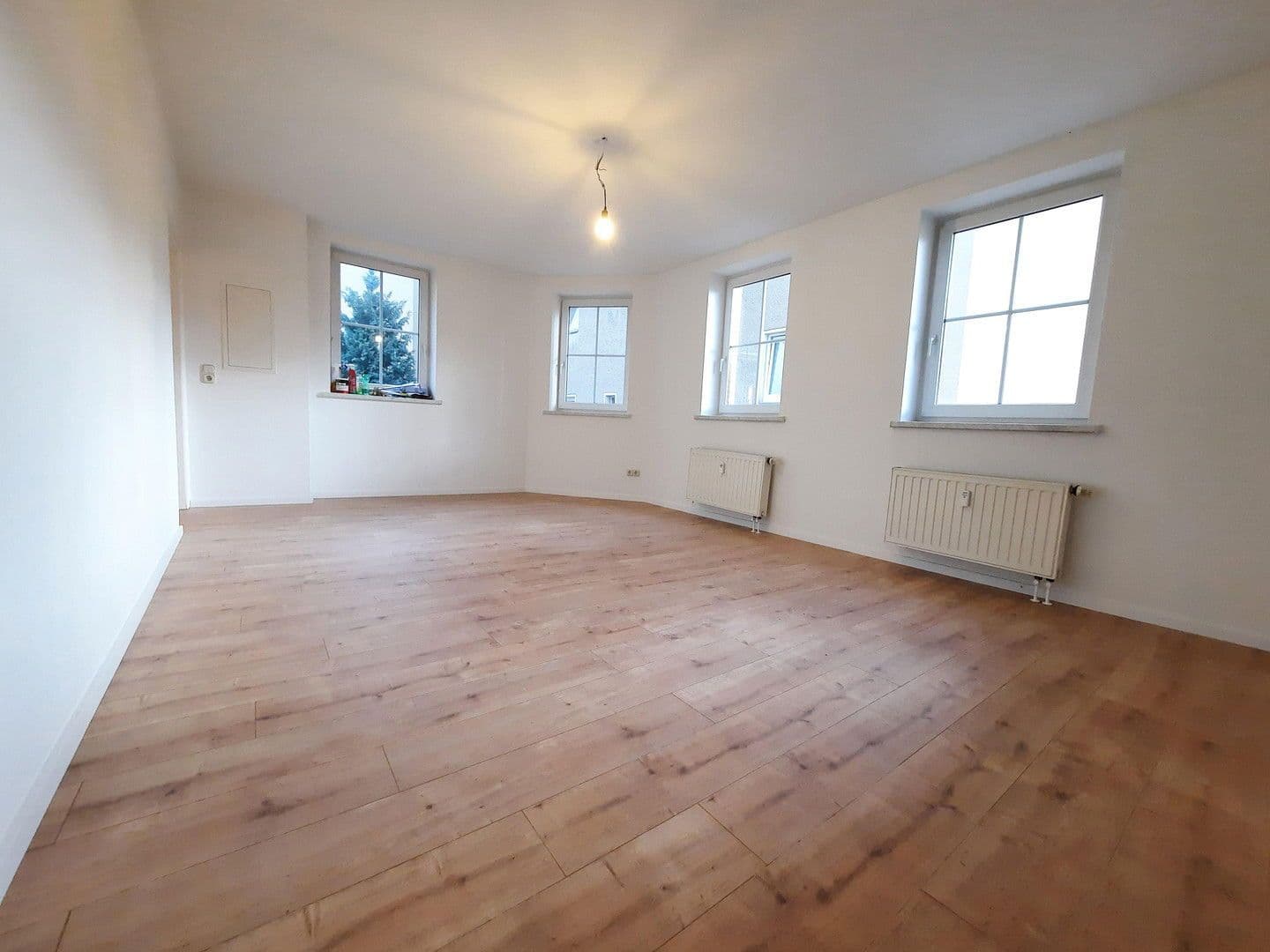 Prenájom domu 77 m², pozemek 200 m², Chemnitzer Str. 15, Limbach-Oberfrohna, Sasko Prenájom domu 77 m², pozemek 200 m², Chemnitzer Str. 15, Limbach-Oberfrohna, Sasko