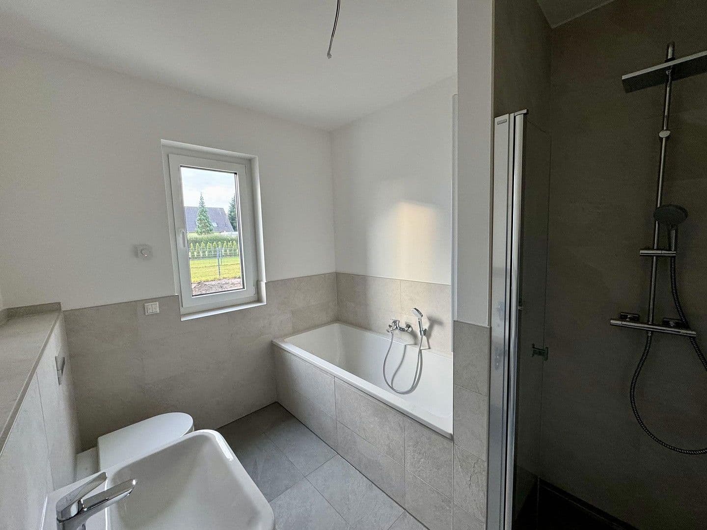 Prenájom bytu 3-izbový 91 m², Am Lupinenfeld 33, Berlin, Berlín Prenájom bytu 3-izbový 91 m², Am Lupinenfeld 33, Berlin, Berlín