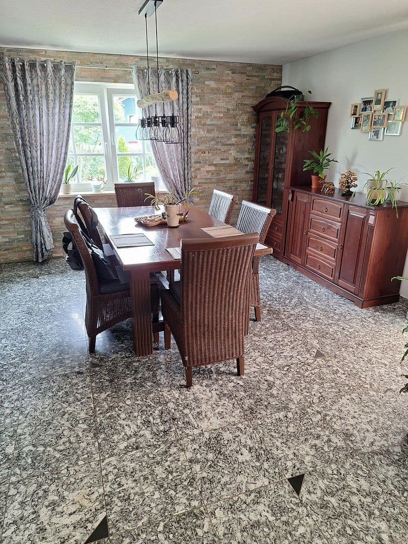 Predaj domu 175 m², pozemek 757 m², Krokusweg 1, Münsingen, Bádensko-Wurttembersko Predaj domu 175 m², pozemek 757 m², Krokusweg 1, Münsingen, Bádensko-Wurttembersko