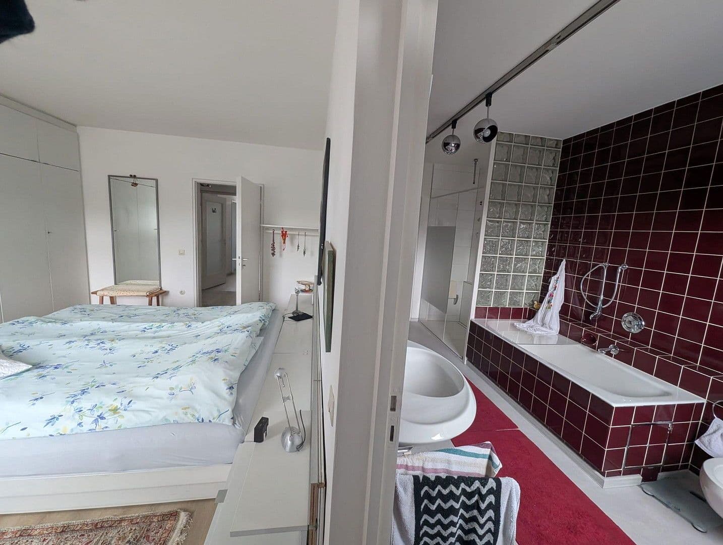 Prenájom bytu 4-izbový 121 m², Pforzheim, Bádensko-Wurttembersko Prenájom bytu 4-izbový 121 m², Pforzheim, Bádensko-Wurttembersko