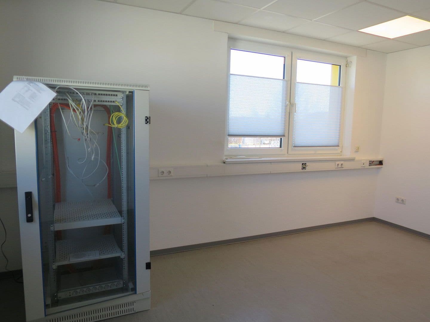 Prenájom nebytového priestoru 1.700 m², Windmüllerstr. 50, Lippstadt, Severné Porýnie - Westfálsko Prenájom nebytového priestoru 1.700 m², Windmüllerstr. 50, Lippstadt, Severné Porýnie - Westfálsko