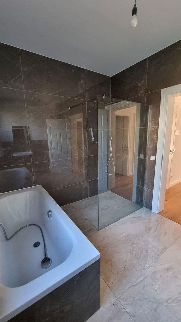 Prenájom domu 197 m², pozemek 485 m², Berlin, Berlín Prenájom domu 197 m², pozemek 485 m², Berlin, Berlín