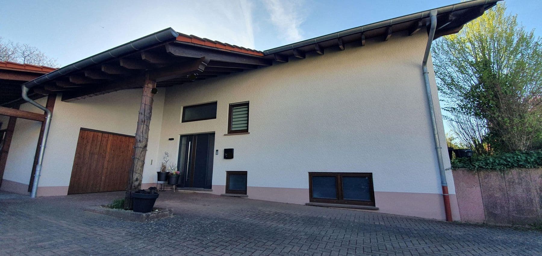 Predaj domu 270 m², pozemek 1.648 m², Hermersberg, Porýnie-Falcko Predaj domu 270 m², pozemek 1.648 m², Hermersberg, Porýnie-Falcko