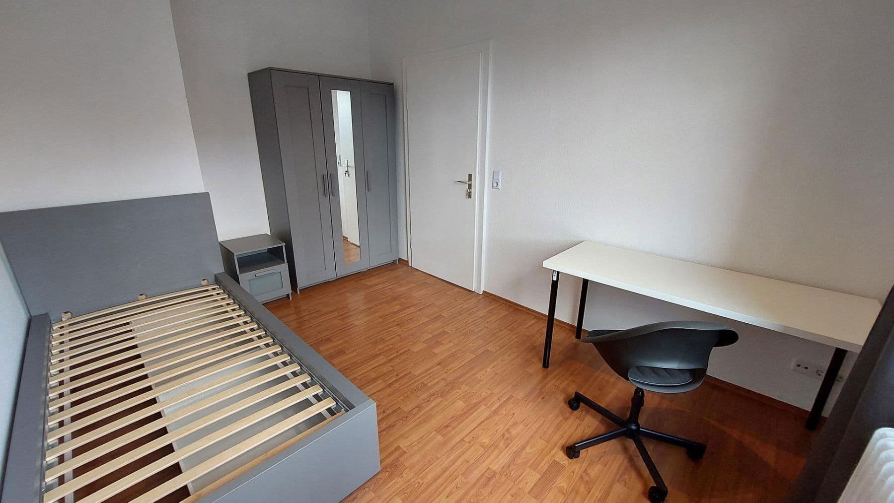 Prenájom bytu 4-izbový 74 m², Emser Strasse 40, Frankfurt, Hesensko Prenájom bytu 4-izbový 74 m², Emser Strasse 40, Frankfurt, Hesensko