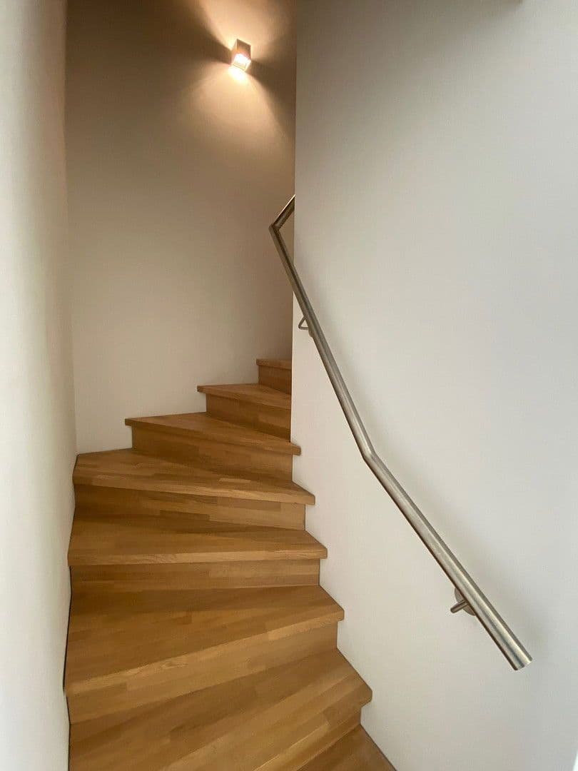 Predaj domu 139 m², pozemek 122 m², Rotkehlchenweg 134, Wiesbaden-Nordenstadt, Hesensko Predaj domu 139 m², pozemek 122 m², Rotkehlchenweg 134, Wiesbaden-Nordenstadt, Hesensko