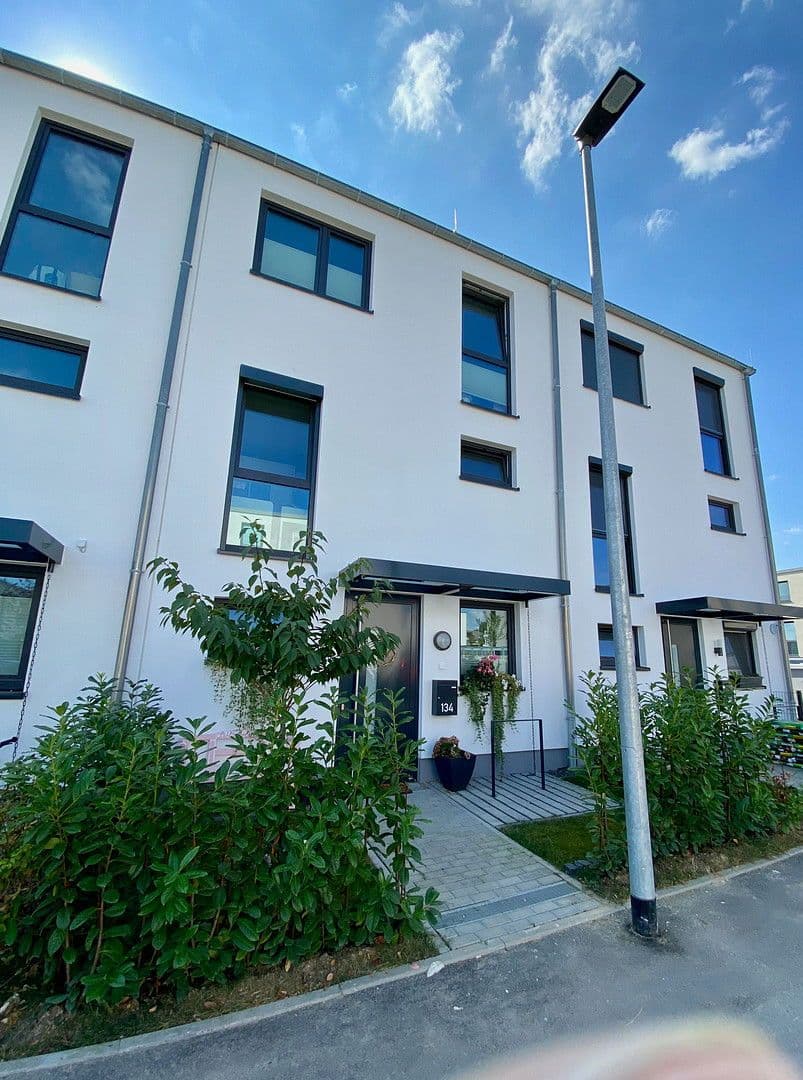 Predaj domu 139 m², pozemek 122 m², Rotkehlchenweg 134, Wiesbaden-Nordenstadt, Hesensko Predaj domu 139 m², pozemek 122 m², Rotkehlchenweg 134, Wiesbaden-Nordenstadt, Hesensko