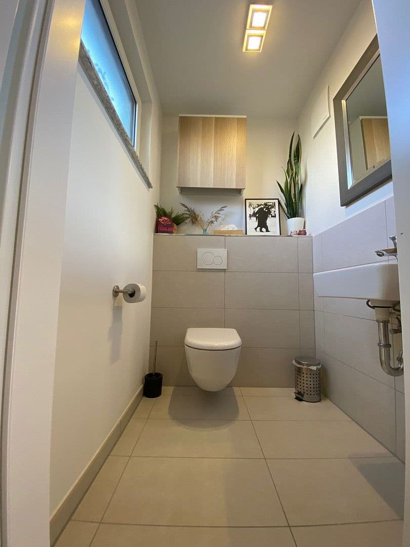 Predaj domu 139 m², pozemek 122 m², Rotkehlchenweg 134, Wiesbaden-Nordenstadt, Hesensko Predaj domu 139 m², pozemek 122 m², Rotkehlchenweg 134, Wiesbaden-Nordenstadt, Hesensko