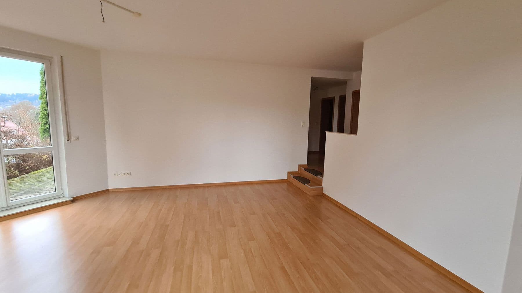 Prenájom bytu 2-izbový 78 m², Suhl, Durínsko Prenájom bytu 2-izbový 78 m², Suhl, Durínsko