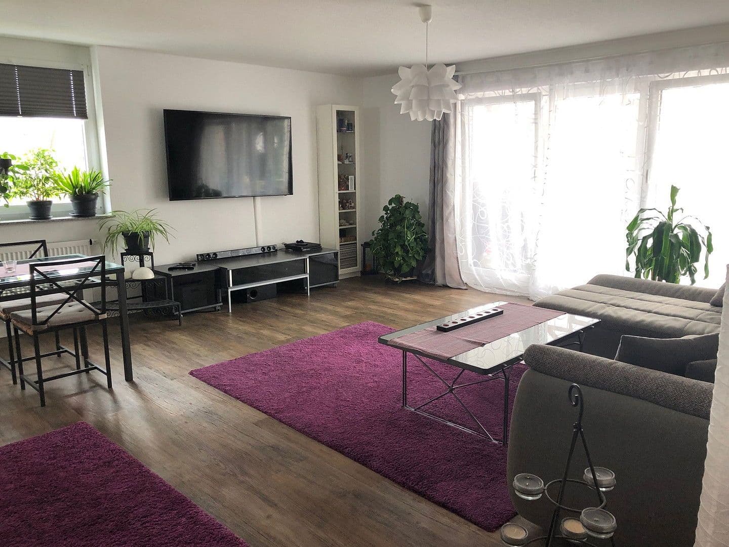 Prenájom bytu 4-izbový 100 m², Esslingen am Neckar, Bádensko-Wurttembersko Prenájom bytu 4-izbový 100 m², Esslingen am Neckar, Bádensko-Wurttembersko