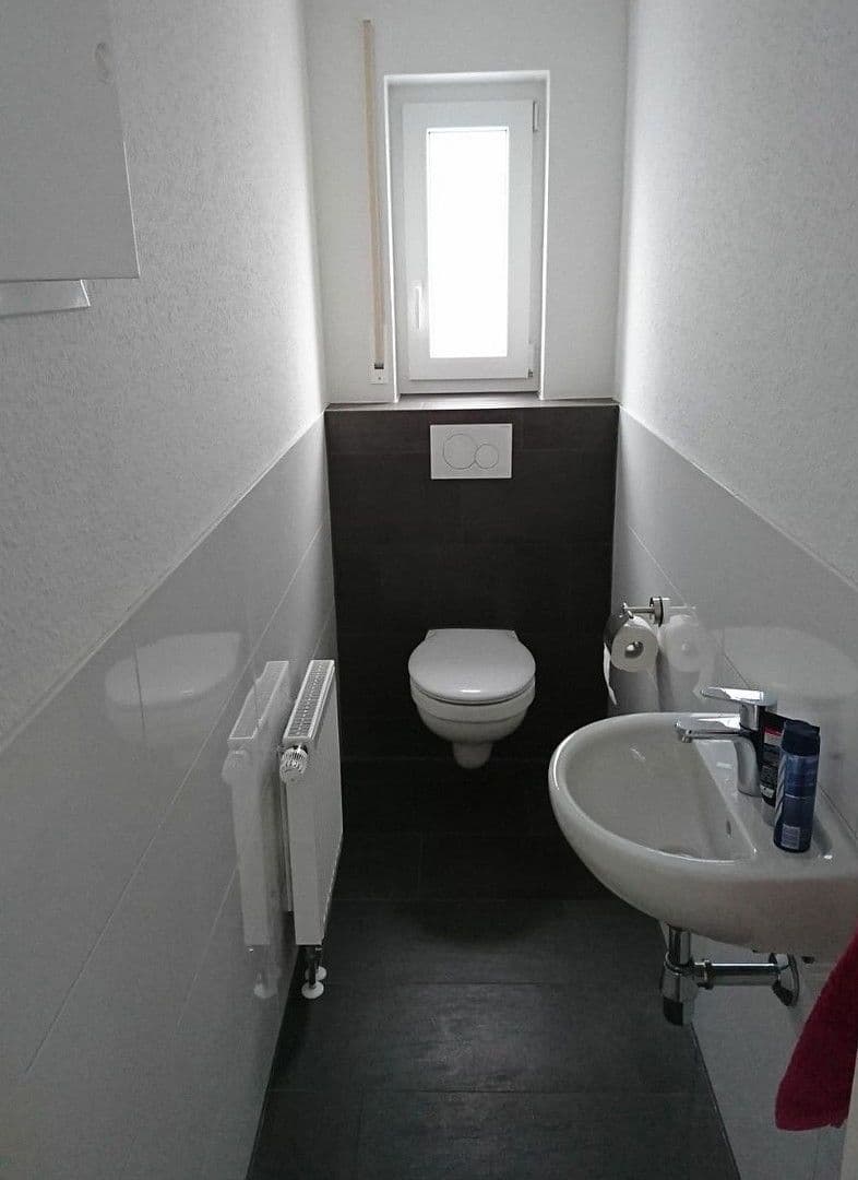 Prenájom bytu 4-izbový 100 m², Esslingen am Neckar, Bádensko-Wurttembersko Prenájom bytu 4-izbový 100 m², Esslingen am Neckar, Bádensko-Wurttembersko