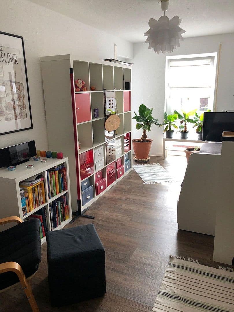 Prenájom bytu 4-izbový 100 m², Esslingen am Neckar, Bádensko-Wurttembersko Prenájom bytu 4-izbový 100 m², Esslingen am Neckar, Bádensko-Wurttembersko