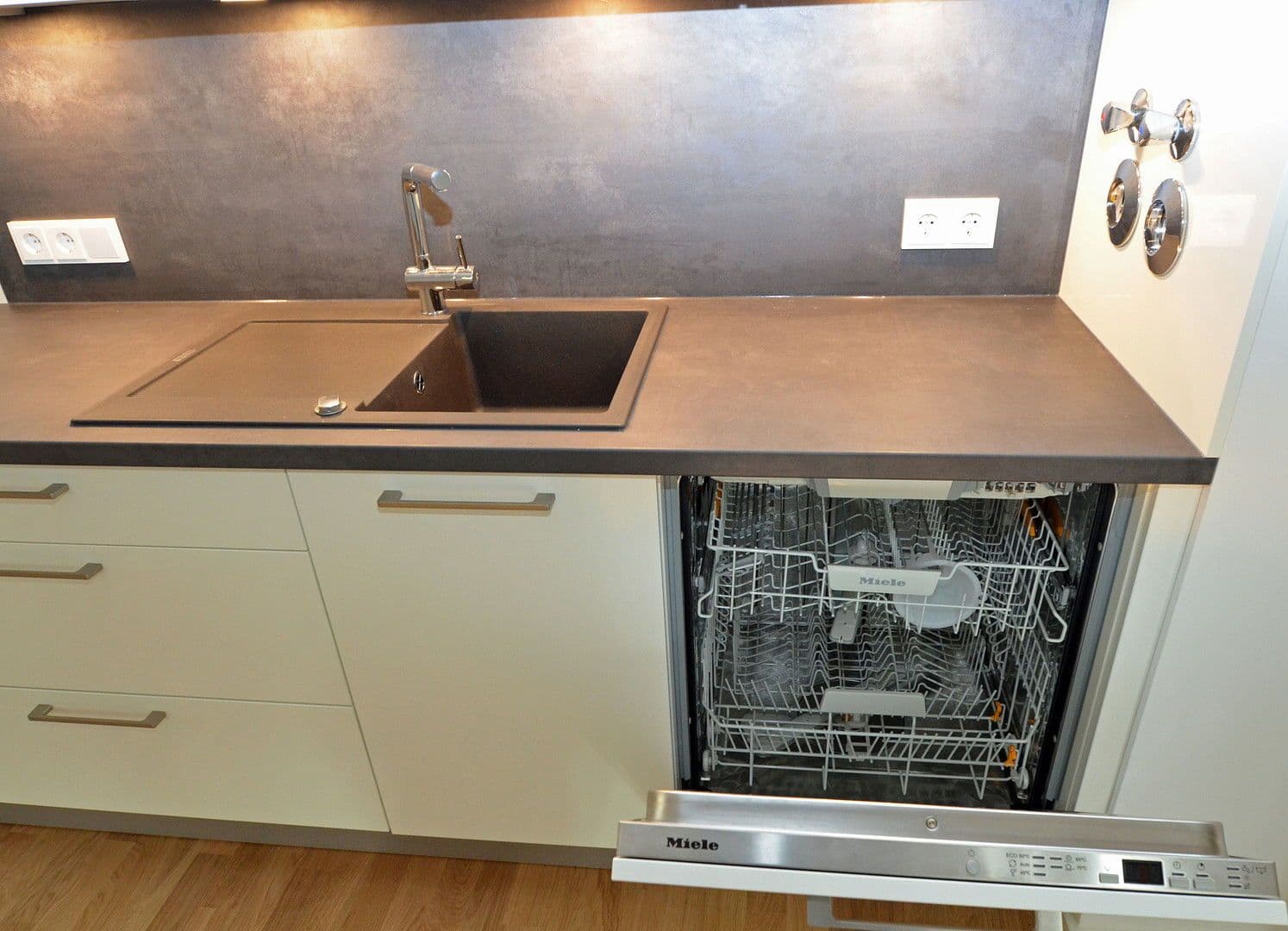 Prenájom bytu 2-izbový 67 m², Metropolitan Park 22, Berlin, Berlín Prenájom bytu 2-izbový 67 m², Metropolitan Park 22, Berlin, Berlín