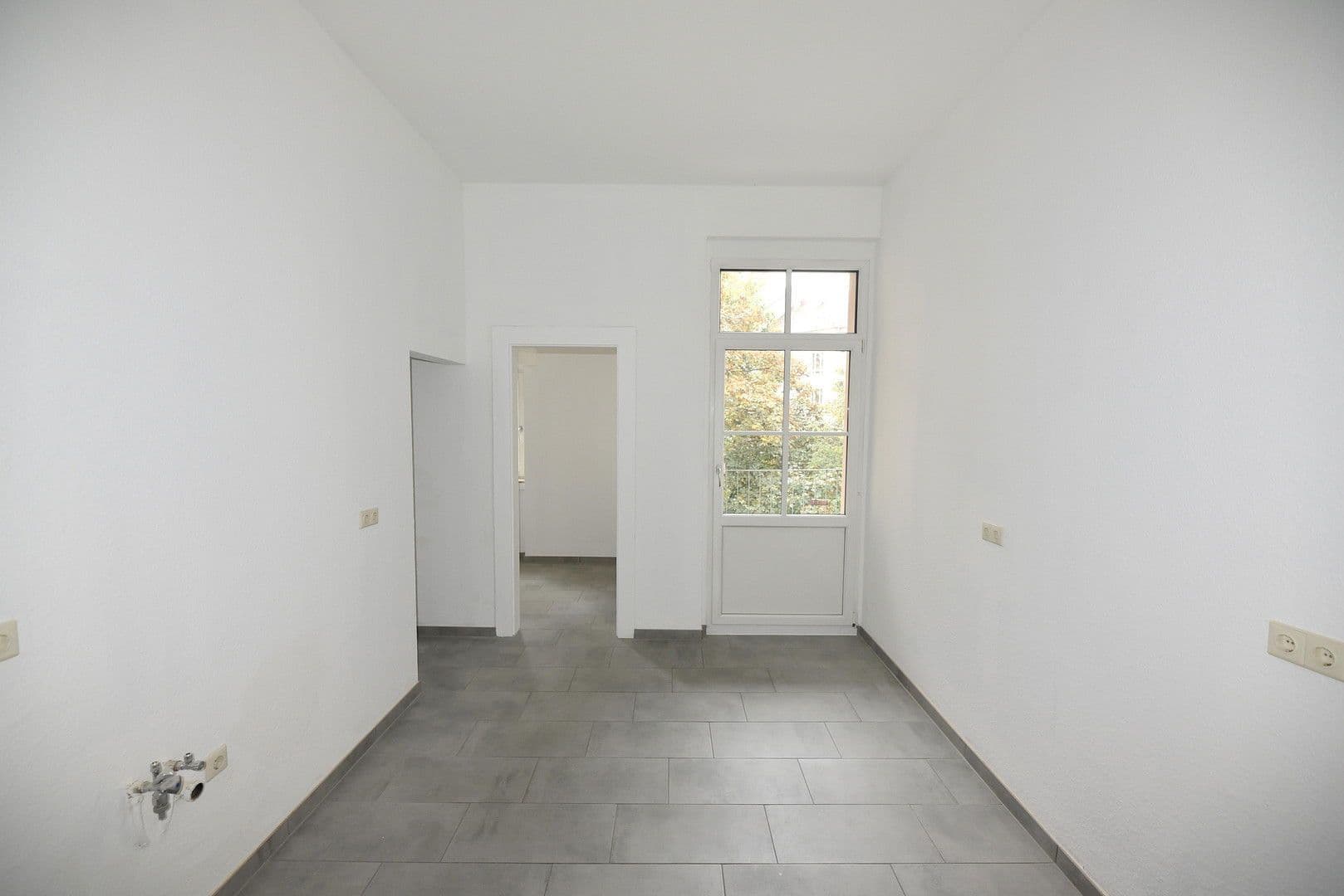 Prenájom bytu 4-izbový 135 m², Arnoldstraße 31, Dresden, Sasko Prenájom bytu 4-izbový 135 m², Arnoldstraße 31, Dresden, Sasko
