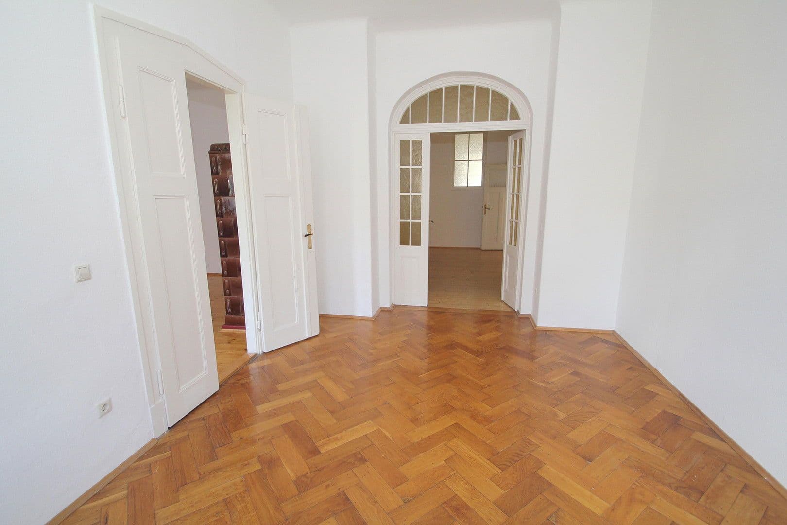 Prenájom bytu 4-izbový 135 m², Arnoldstraße 31, Dresden, Sasko Prenájom bytu 4-izbový 135 m², Arnoldstraße 31, Dresden, Sasko