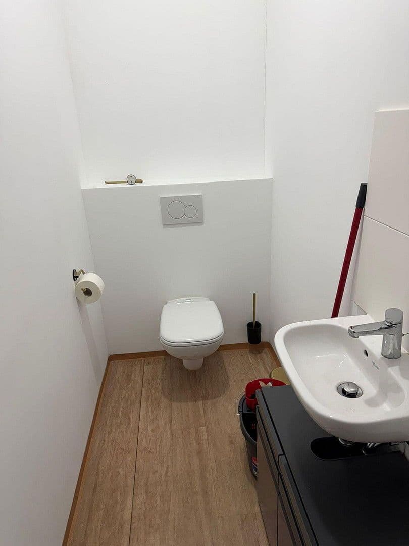 Prenájom nebytového priestoru 77 m², Bahnhofstr. 13, Schwandorf, Bavorsko Prenájom nebytového priestoru 77 m², Bahnhofstr. 13, Schwandorf, Bavorsko