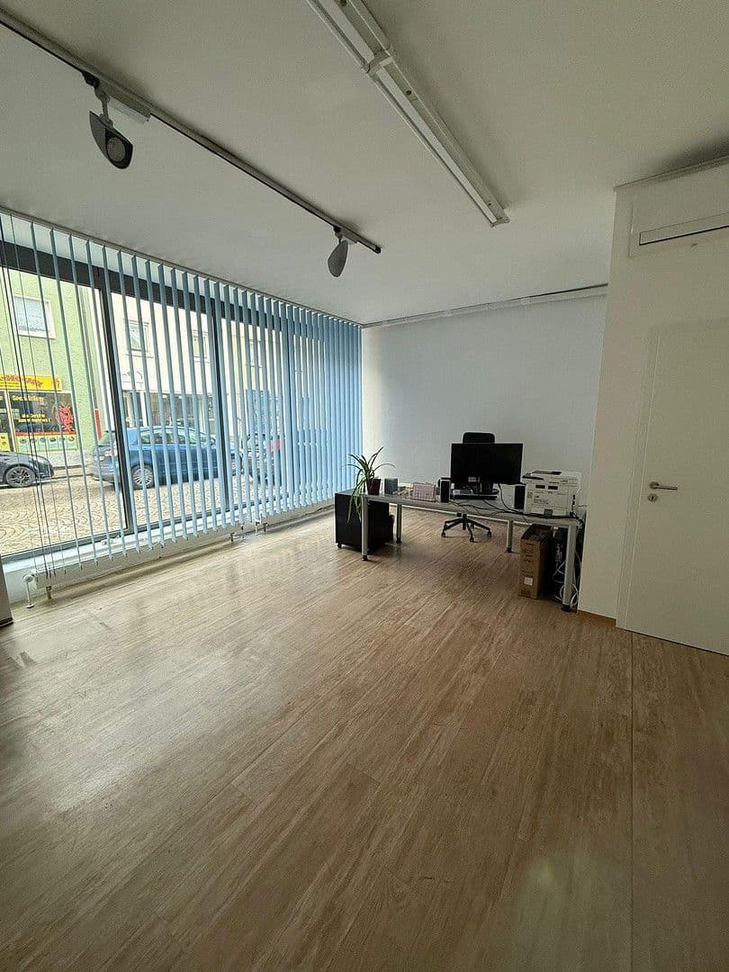 Prenájom nebytového priestoru 77 m², Bahnhofstr. 13, Schwandorf, Bavorsko Prenájom nebytového priestoru 77 m², Bahnhofstr. 13, Schwandorf, Bavorsko