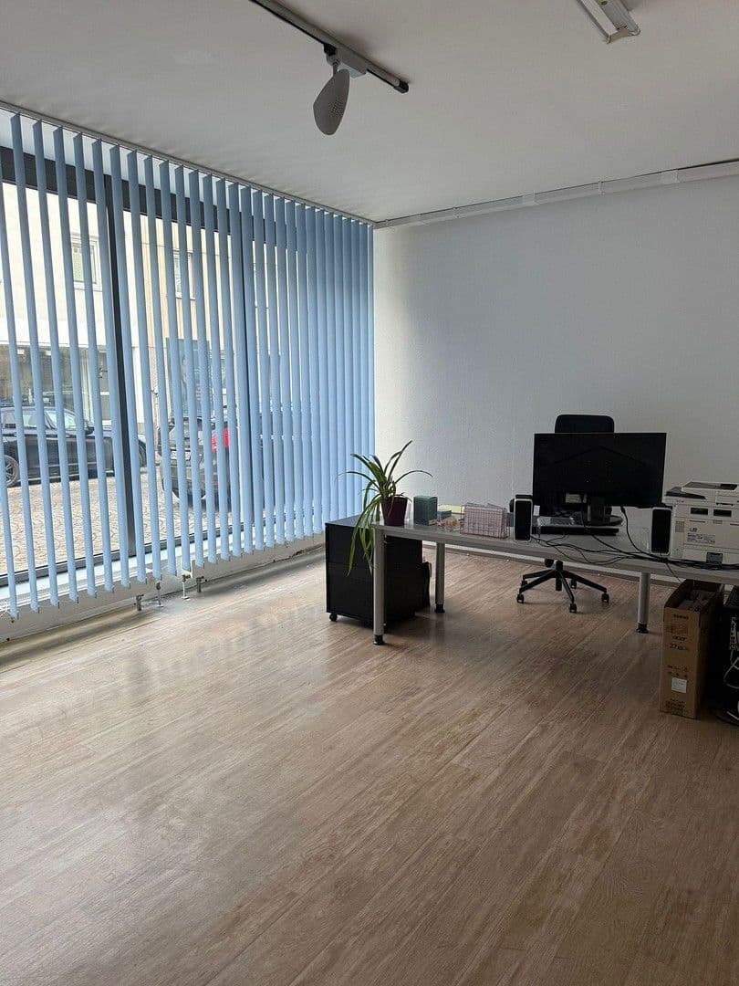 Prenájom nebytového priestoru 77 m², Bahnhofstr. 13, Schwandorf, Bavorsko Prenájom nebytového priestoru 77 m², Bahnhofstr. 13, Schwandorf, Bavorsko