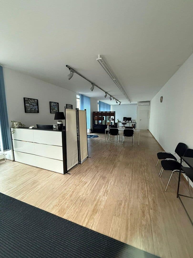 Prenájom nebytového priestoru 77 m², Bahnhofstr. 13, Schwandorf, Bavorsko Prenájom nebytového priestoru 77 m², Bahnhofstr. 13, Schwandorf, Bavorsko