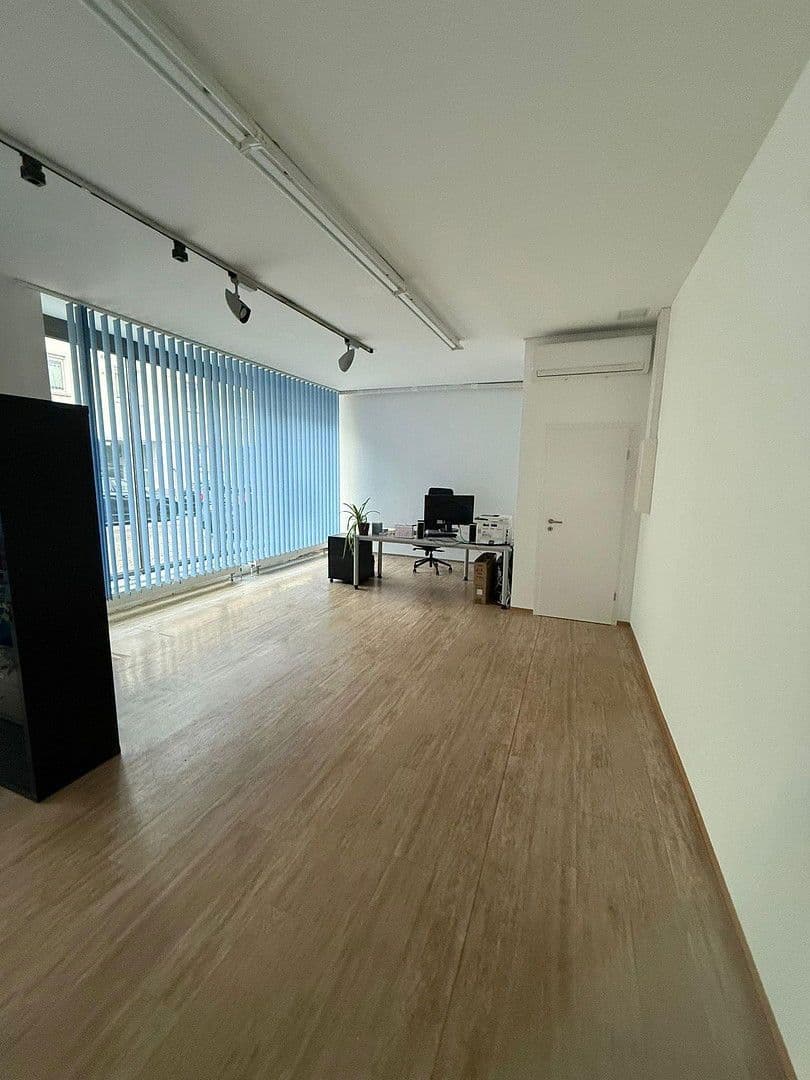 Prenájom nebytového priestoru 77 m², Bahnhofstr. 13, Schwandorf, Bavorsko Prenájom nebytového priestoru 77 m², Bahnhofstr. 13, Schwandorf, Bavorsko