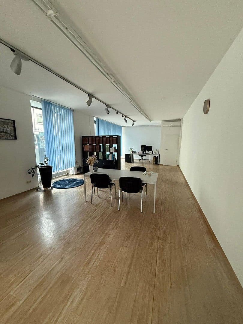 Prenájom nebytového priestoru 77 m², Bahnhofstr. 13, Schwandorf, Bavorsko Prenájom nebytového priestoru 77 m², Bahnhofstr. 13, Schwandorf, Bavorsko