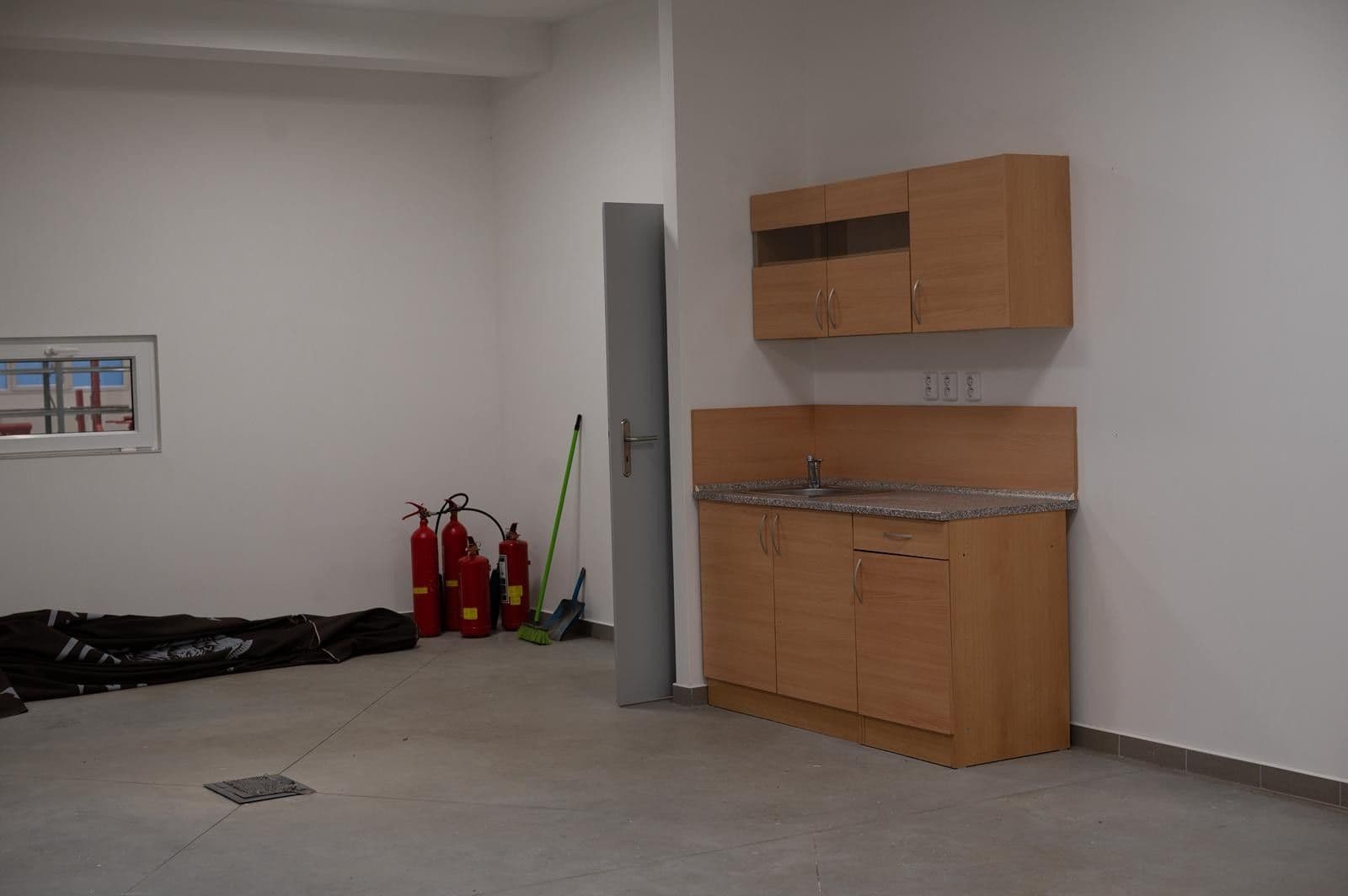 Prenájom nebytového priestoru 328 m², Albrechtice, Pardubický kraj Prenájom nebytového priestoru 328 m², Albrechtice, Pardubický kraj