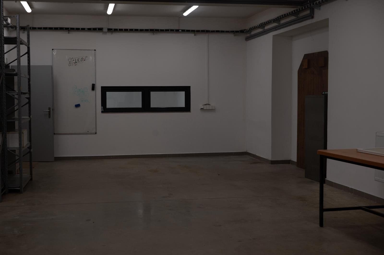 Prenájom nebytového priestoru 328 m², Albrechtice, Pardubický kraj Prenájom nebytového priestoru 328 m², Albrechtice, Pardubický kraj