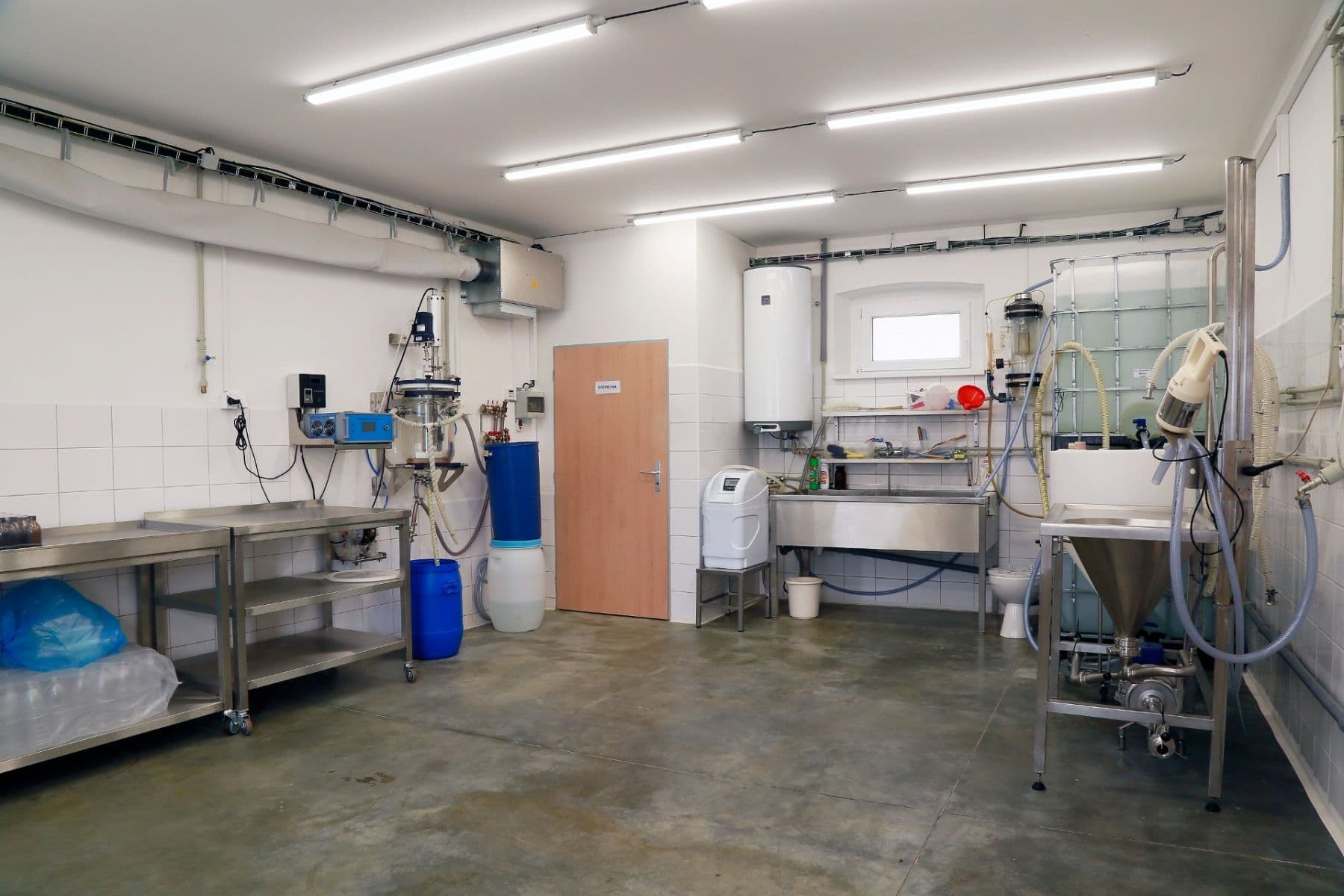 Prenájom nebytového priestoru 98 m², Albrechtice, Pardubický kraj Prenájom nebytového priestoru 98 m², Albrechtice, Pardubický kraj