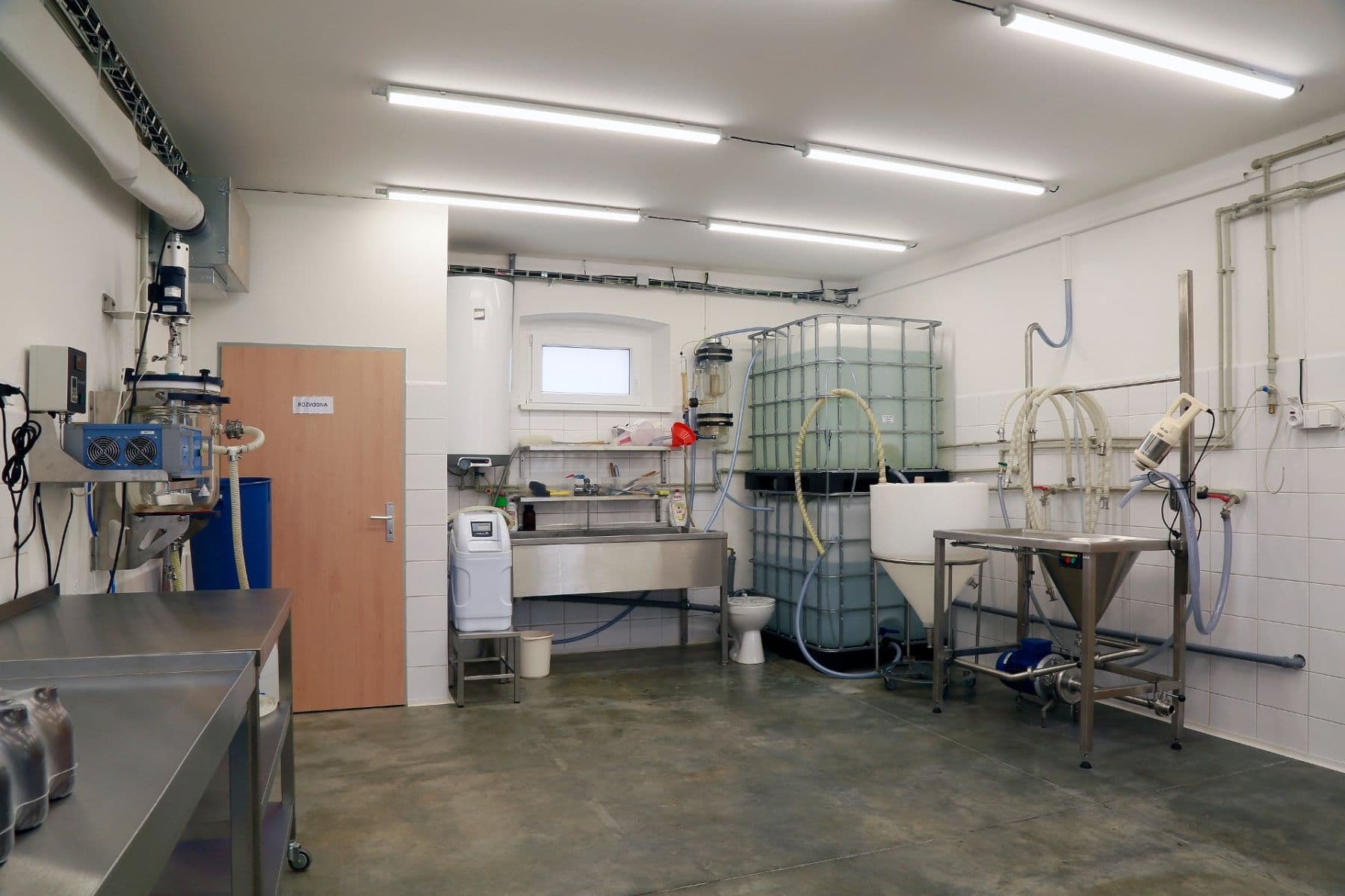 Prenájom nebytového priestoru 98 m², Albrechtice, Pardubický kraj Prenájom nebytového priestoru 98 m², Albrechtice, Pardubický kraj