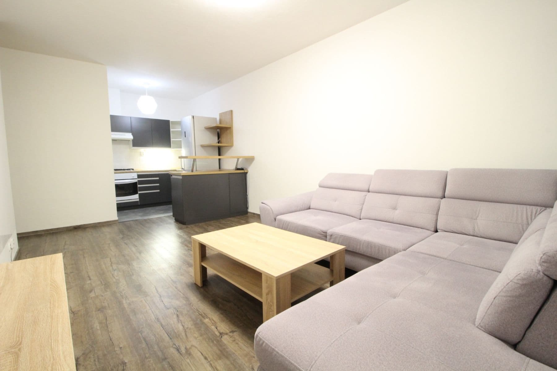 Prenájom bytu 2-izbový 41 m², Pelušková, Praha, Praha Prenájom bytu 2-izbový 41 m², Pelušková, Praha, Praha