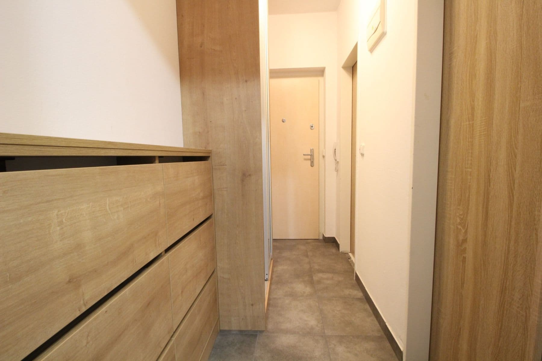 Prenájom bytu 2-izbový 41 m², Pelušková, Praha, Praha Prenájom bytu 2-izbový 41 m², Pelušková, Praha, Praha