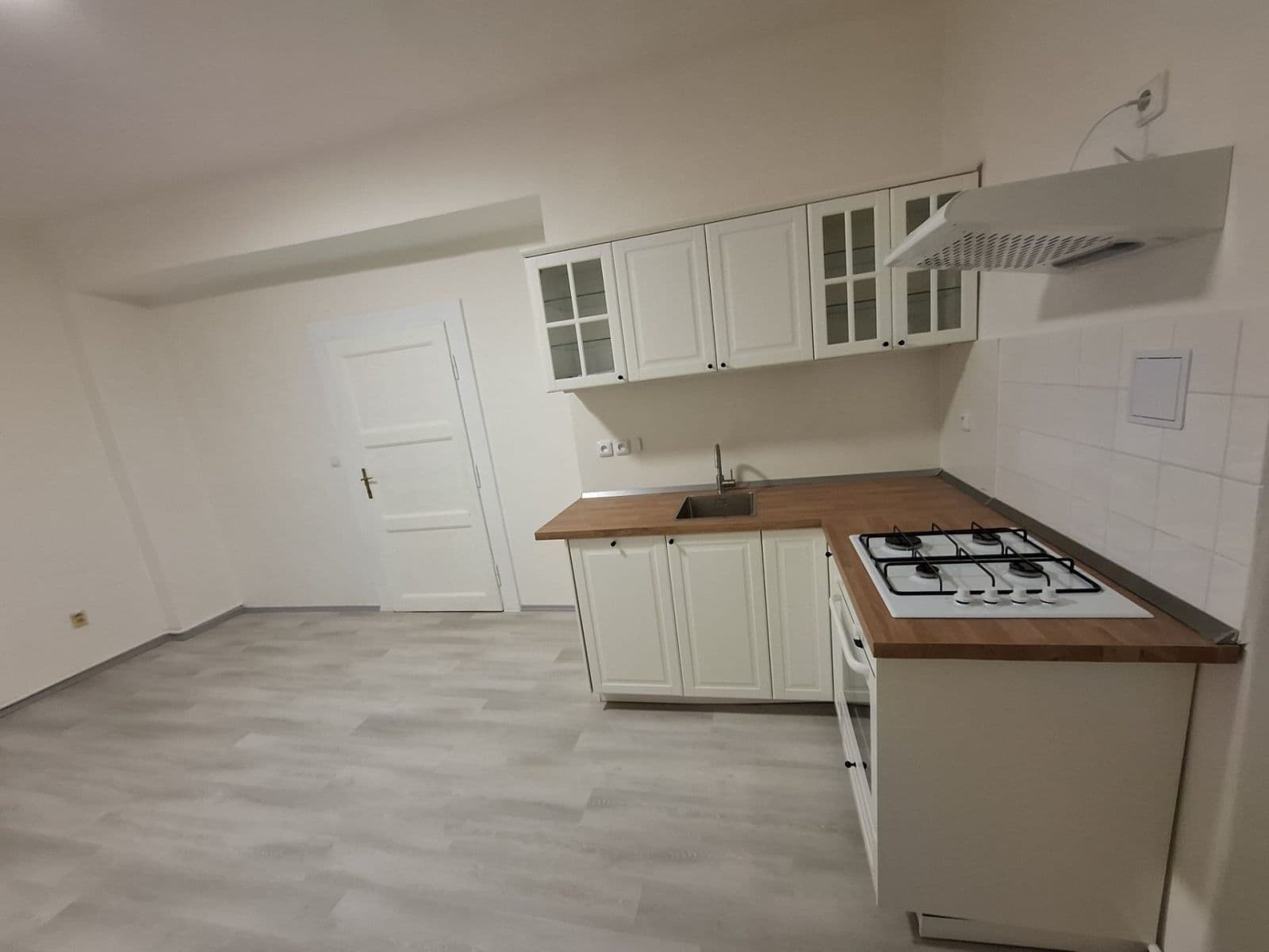 Prenájom bytu 2-izbový 72 m², Hartigova, Praha, Praha Prenájom bytu 2-izbový 72 m², Hartigova, Praha, Praha